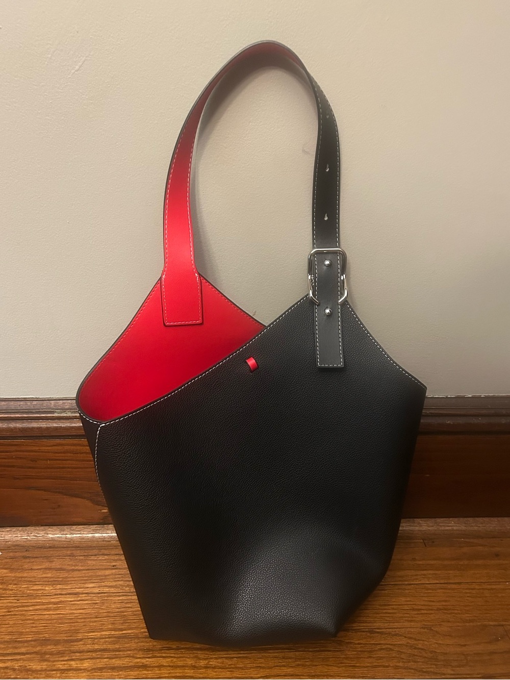 MDMB Maison De Beauté Marseille Cholet bucket bag Leather Black Red